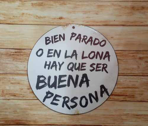 BIEN PARADO O EN LA LONA....