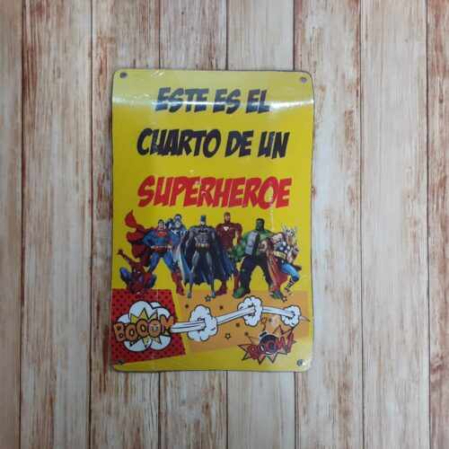 ESTE ES EL CUARTO DEL SUPERHEROE (fondo amarillo)