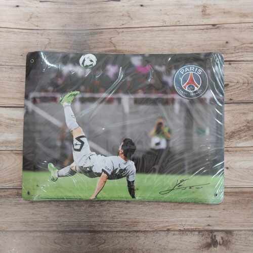 MESSI PATEANDO