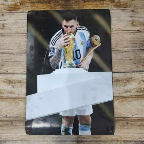 MESSI BESANDO COPA DEL MUNDO