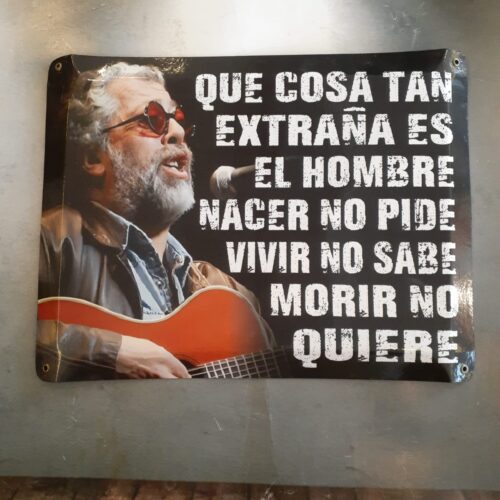 QUE COSA TAN EXTRAÑA