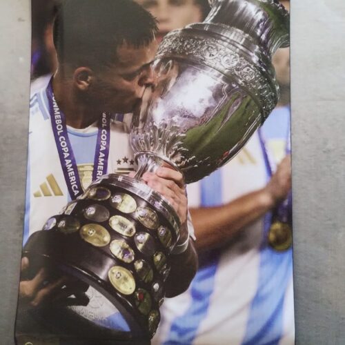 LAUTARO MARTINEZ BESANDO LA COPA 2