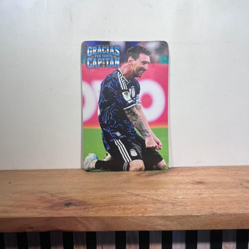 MESSI, DE RODILLAS