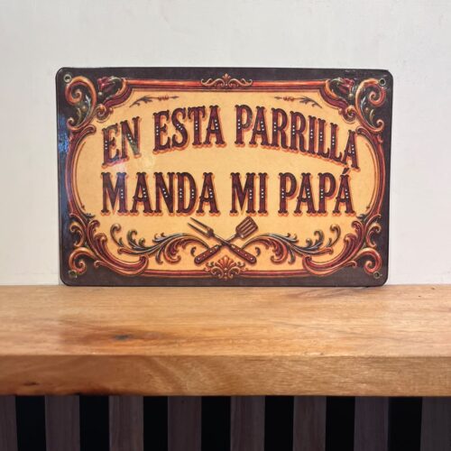 EN ESTA PARRILLA MANDA MI PAPÁ
